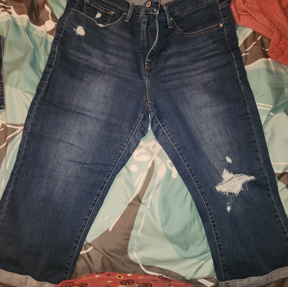 Levi's Capris - Picture 1 of 4